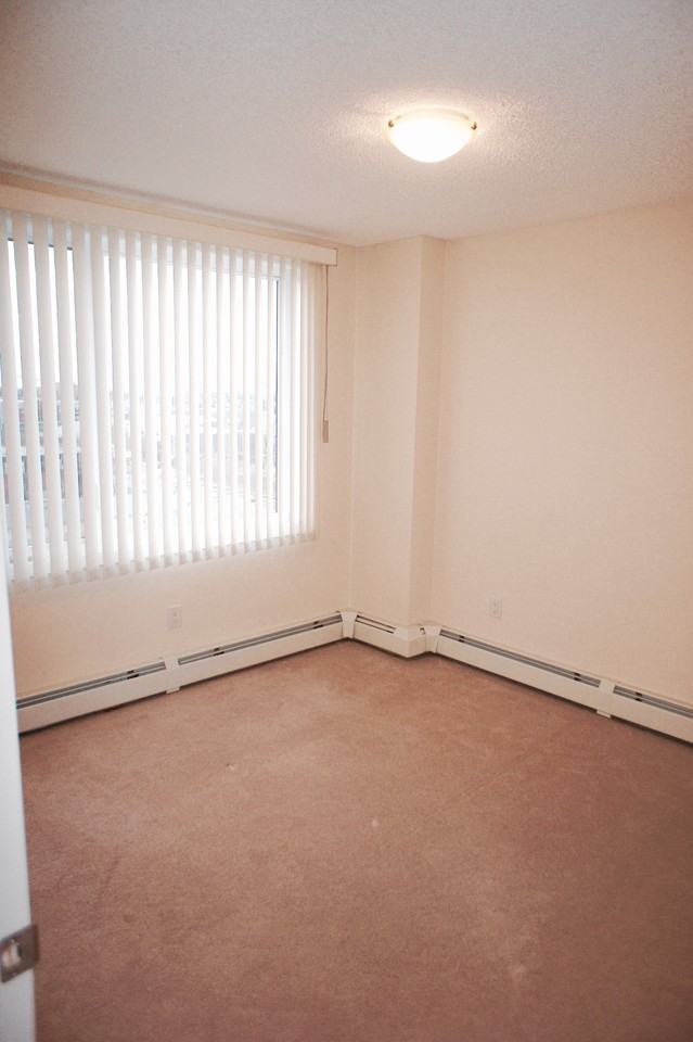 1201 105 St Nw #1201 - Photo 5 of 5