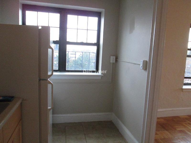 60 Vine St 32 - Photo 3 of 9