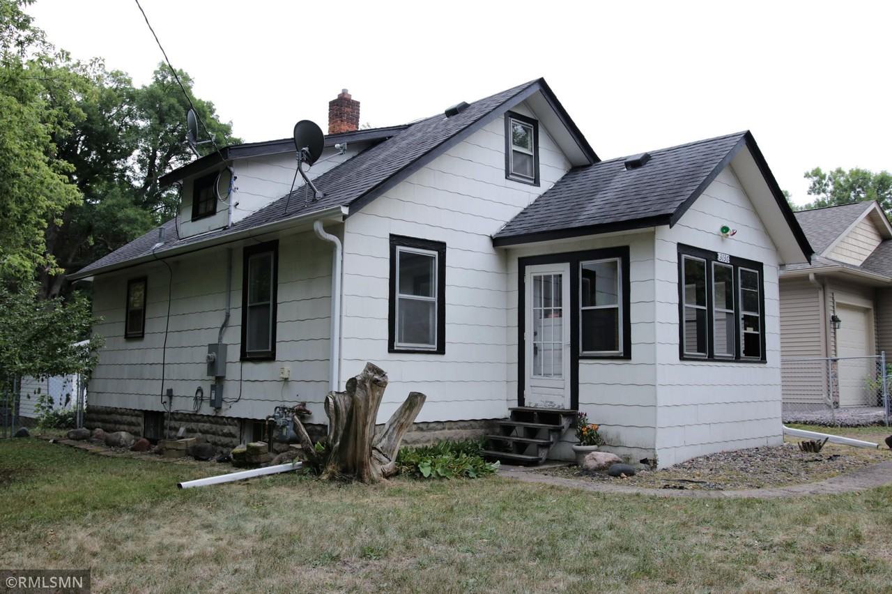 3136 Douglas Dr N - Photo 3 of 19