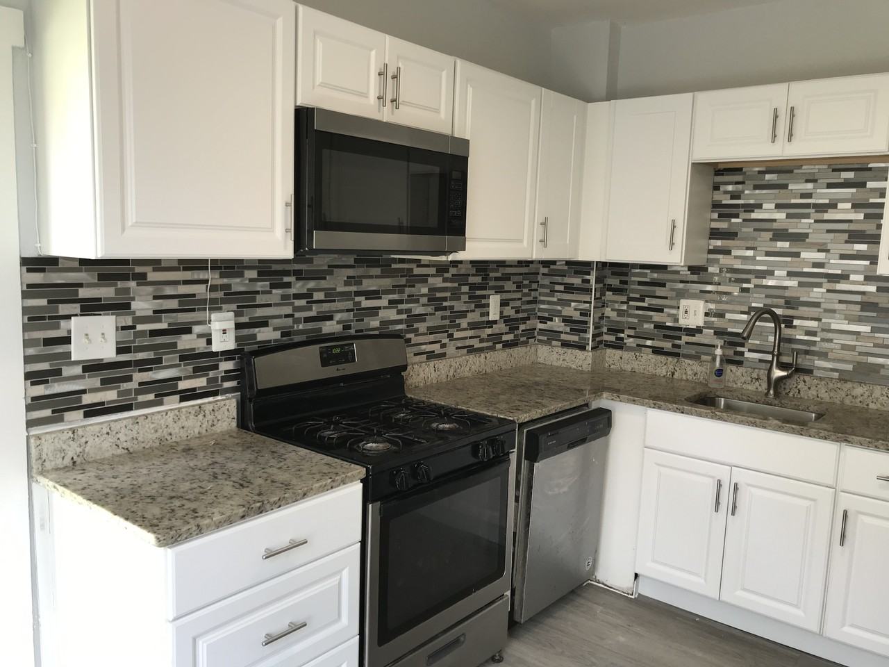 5324 Ready Avenue - Photo 6 of 9