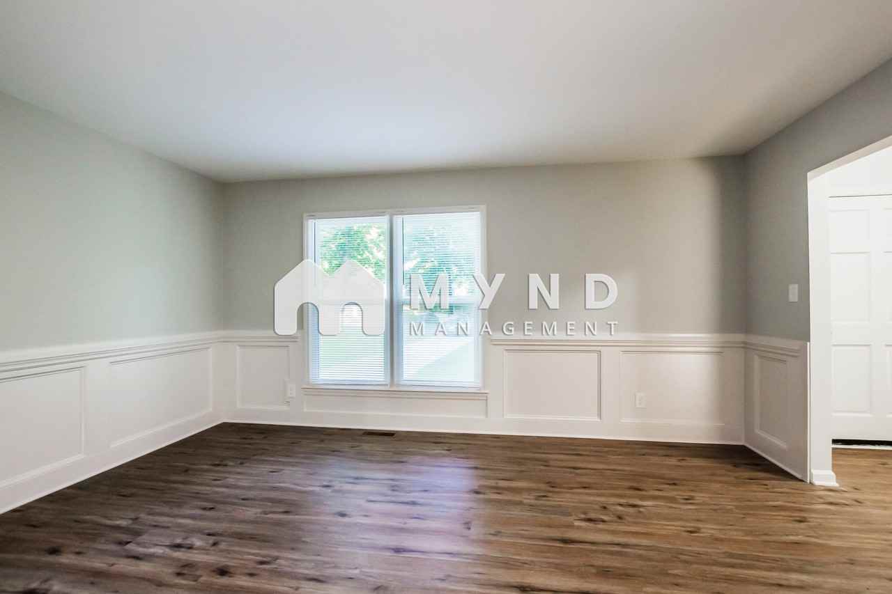 4726 Dawnwood Dr - Photo 2 of 17