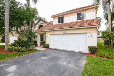 9204 Greenbrier Ct - Photo 3 of 23