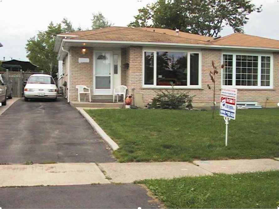 3386 Oakglade Crescent - Photo 3 of 5