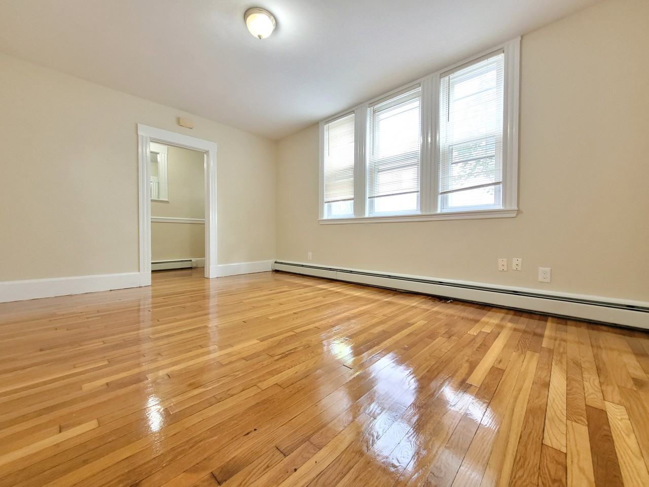 122 Gladstone - Photo 3 of 4