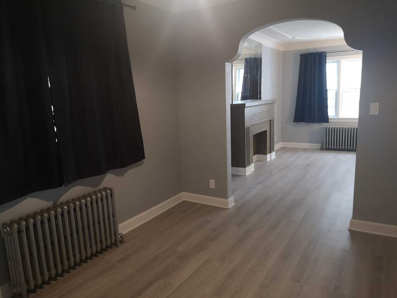 College - 393 - Photo 2 of 9