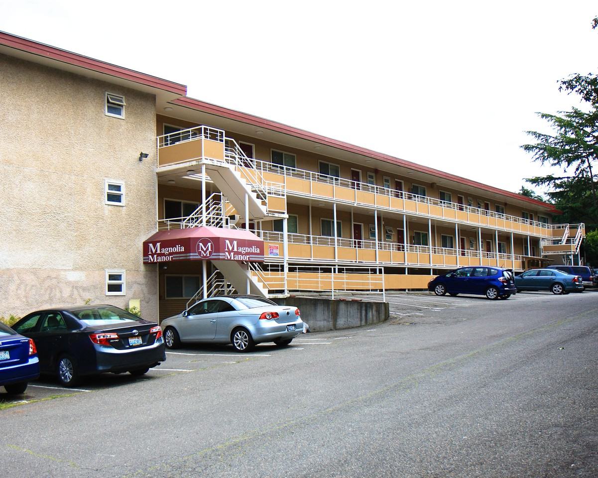 Magnolia Manor - Photo 3 of 3