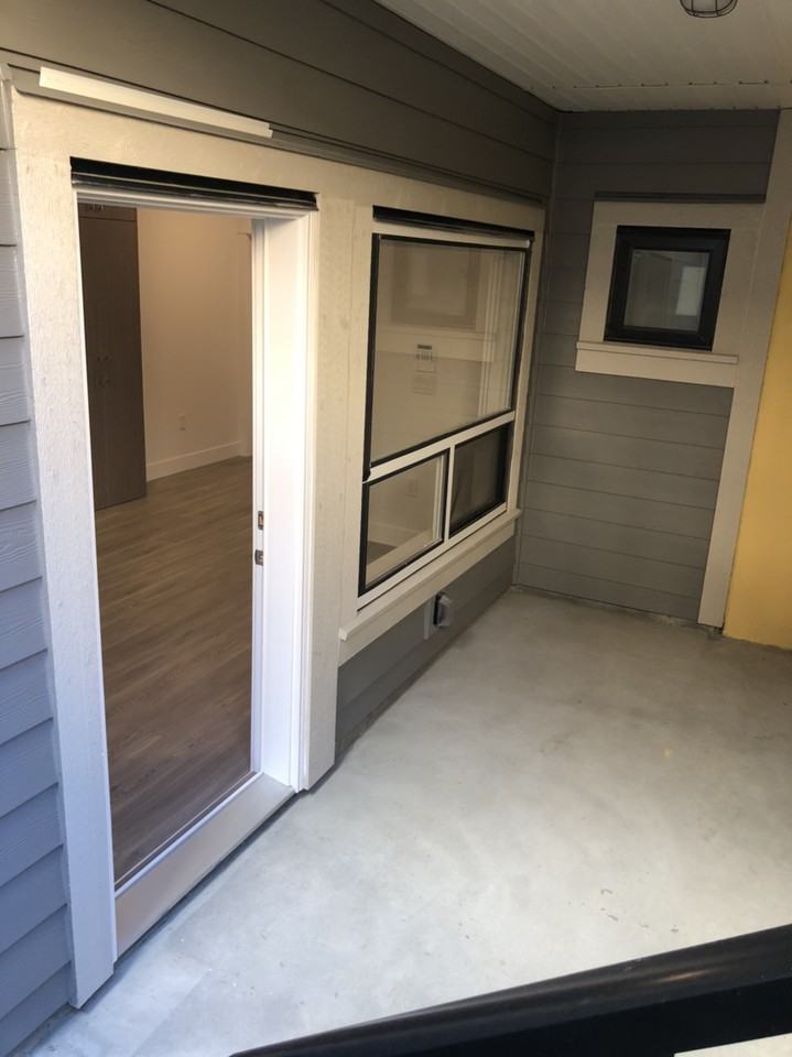 16791 18 Avenue - Photo 7 of 9