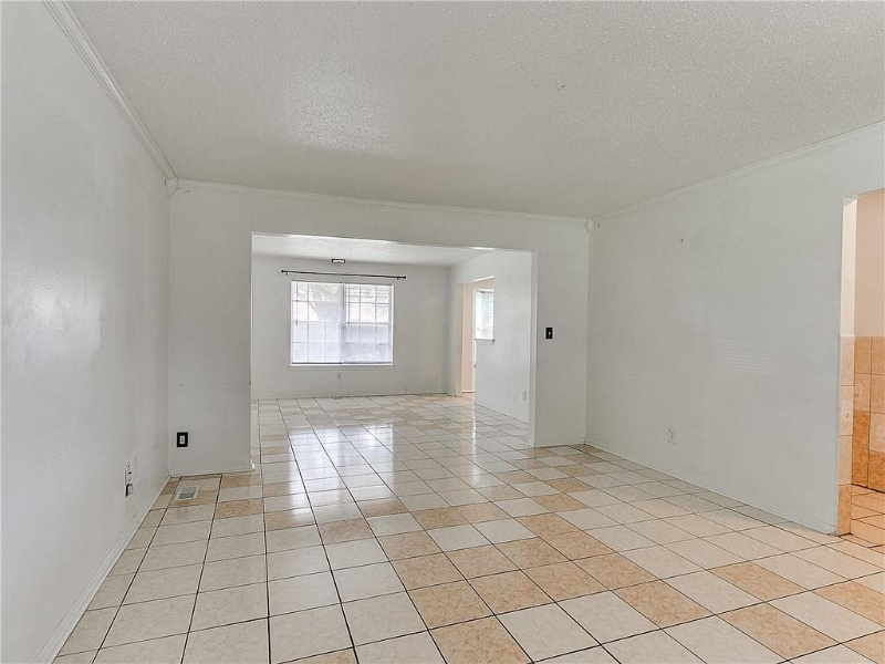 1300 Nw 106th St - Photo 2 of 10