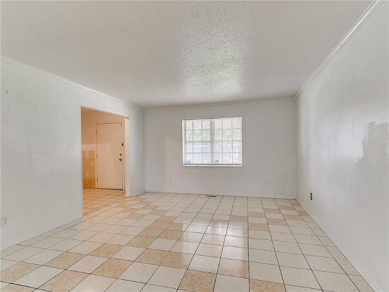 1300 Nw 106th St - Photo 3 of 10