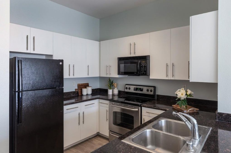 77 Terrace Ave - Photo 3 of 9