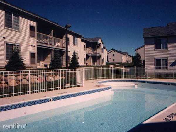 Pineshores Apartments - Photo 2 of 6