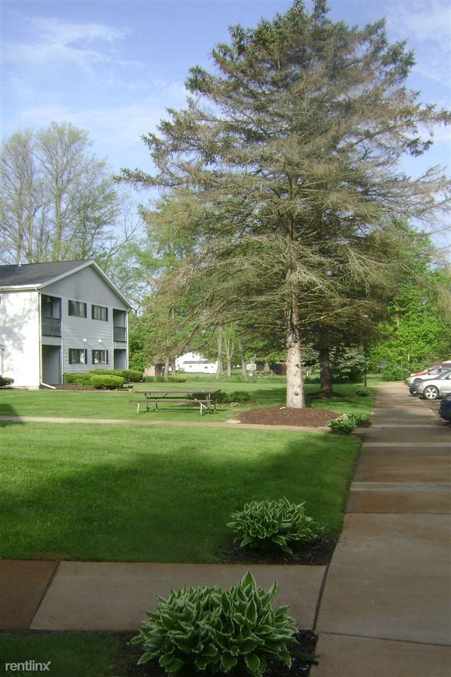 Woodland Apartments - Photo 2 of 12