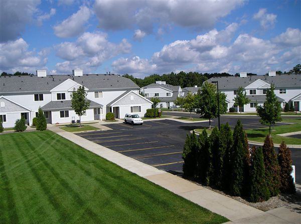 Pinehurst Townhomes Apartments 6740 Andover Dr, Kalamazoo, MI 49009