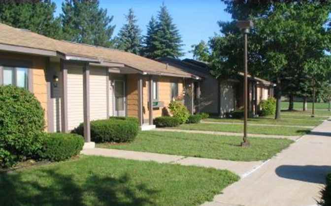 Les Cheneaux Apartments - Photo 3 of 5