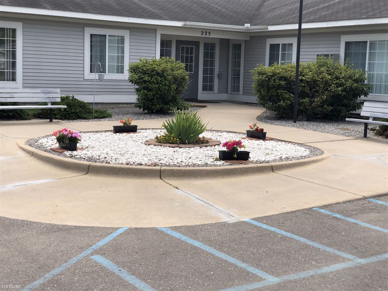 Rosewood Manor Apartments - Photo 2 of 4