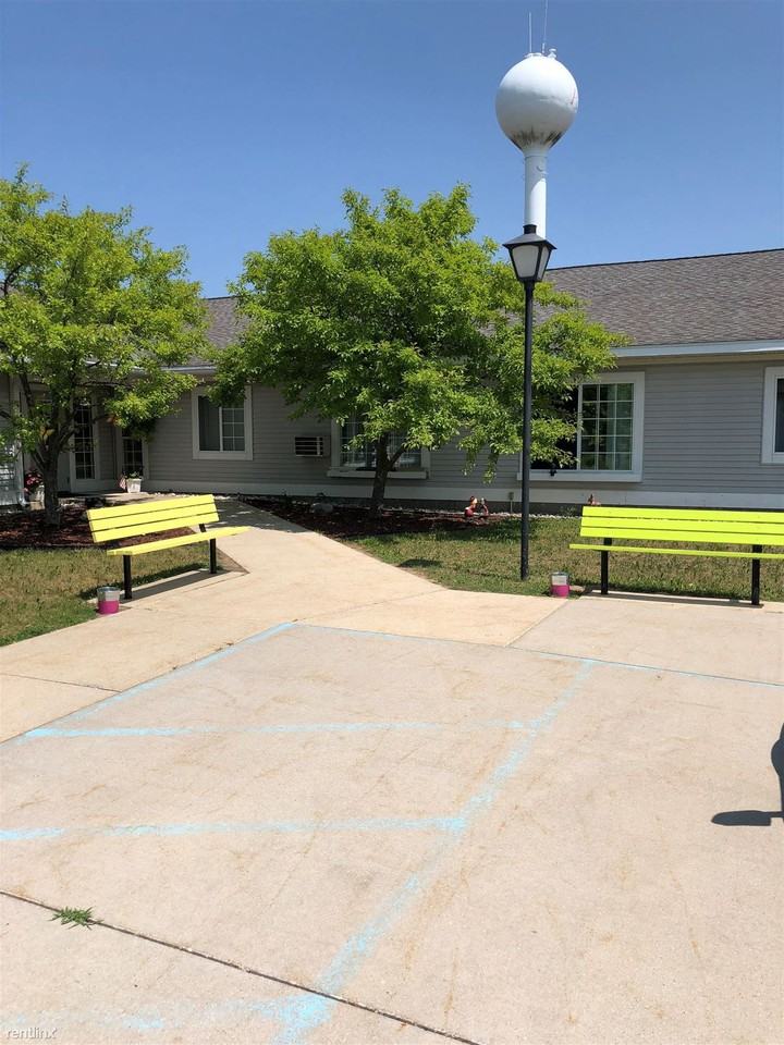 Fieldstone Manor Apartments - Photo 2 of 15