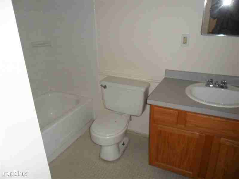 427 Seymour Ave - Photo 3 of 5