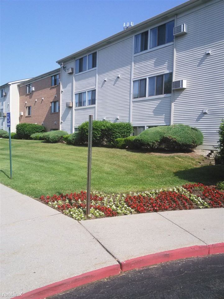 Coventry Place Apartments II - Photo 2 of 4