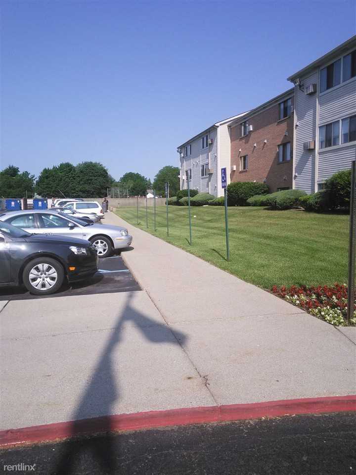 Coventry Place Apartments II - Photo 3 of 4