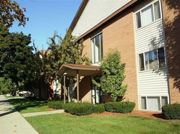 Colonial Place Apartments - Photo 3 of 3
