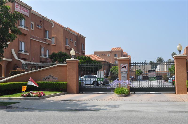 Broadway Village - Photo 2 of 29