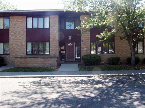 Maplewood Manor Apartments - Photo 2 of 9