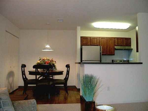 Kalamazoo Village Apartments 3840 S Burdick St, Kalamazoo, MI 49001