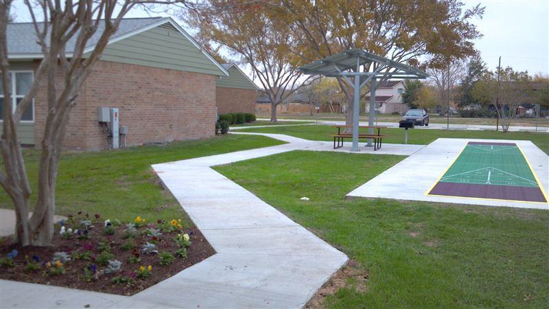 Courtwood Apts - Photo 3 of 10