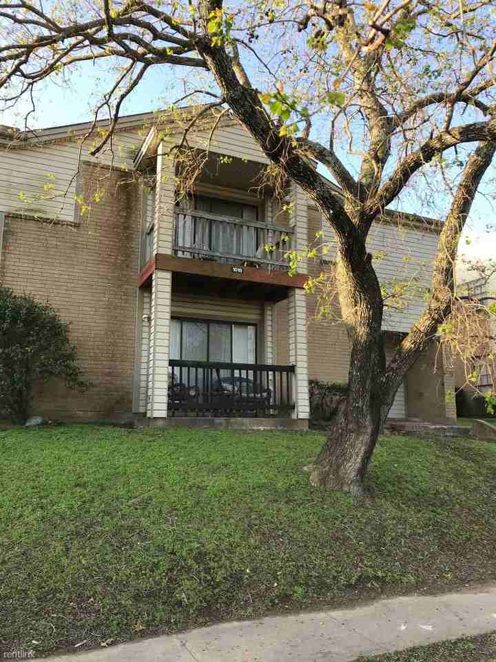 1010 Autumn Cir - Photo 2 of 12