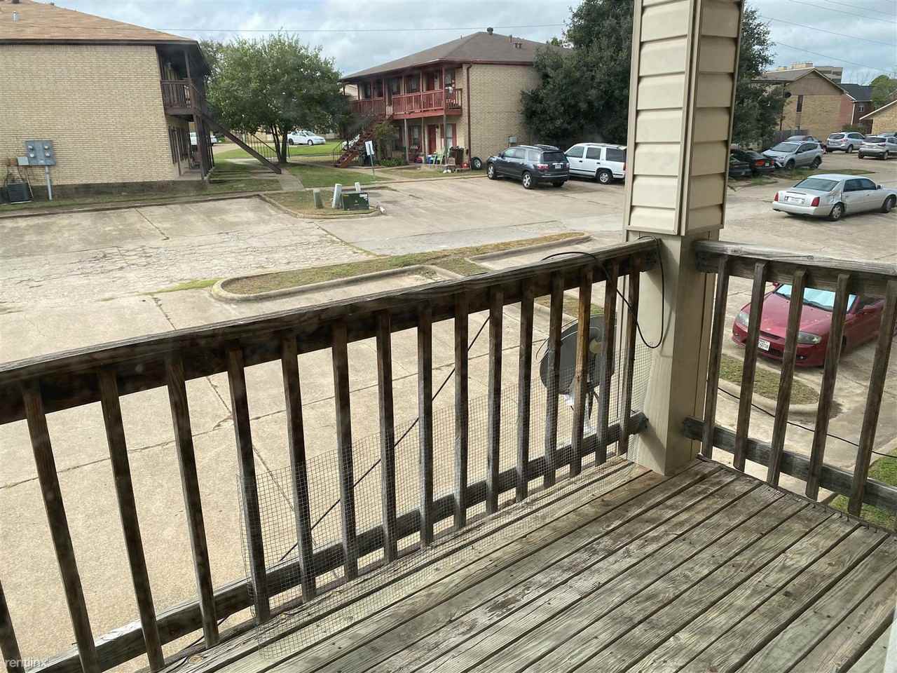 1010 Autumn Cir - Photo 3 of 12