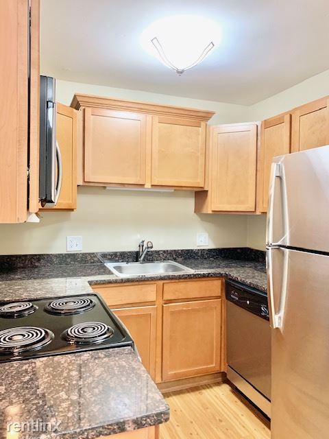 Briarwood Park Apartments 2400 Parmenter Blvd, Royal Oak, MI 48073