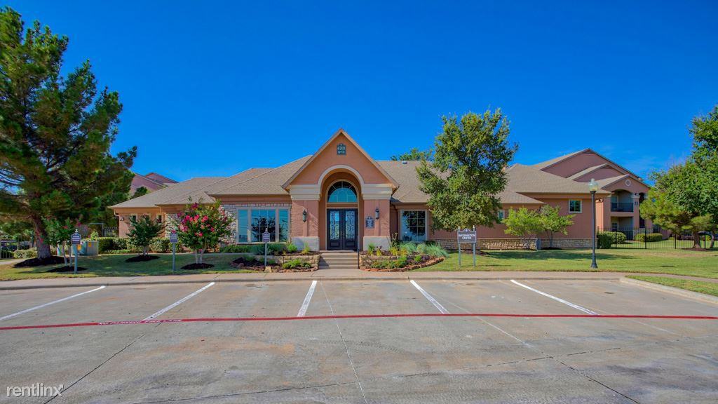 Dakota Arms Apartments - Photo 2 of 30