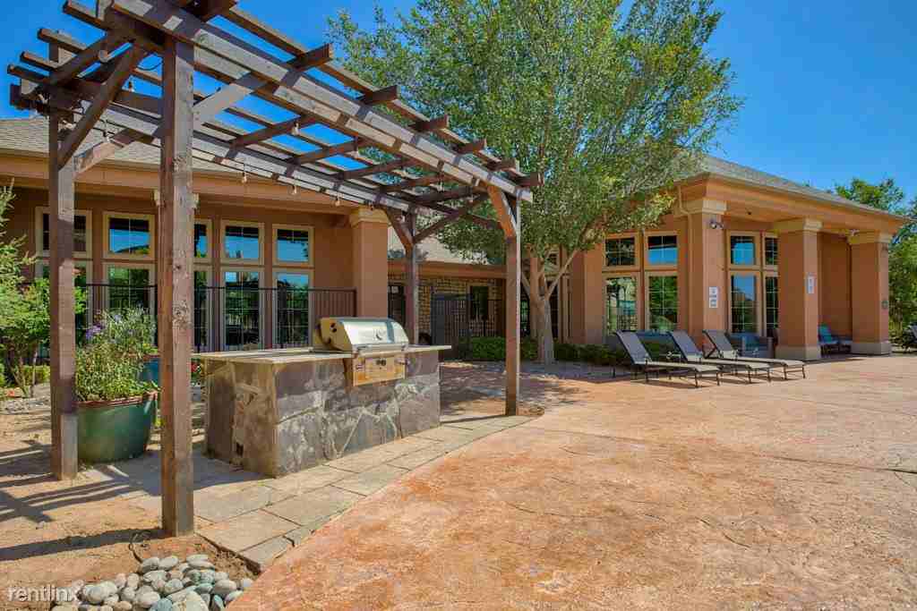 Dakota Arms Apartments - Photo 3 of 30