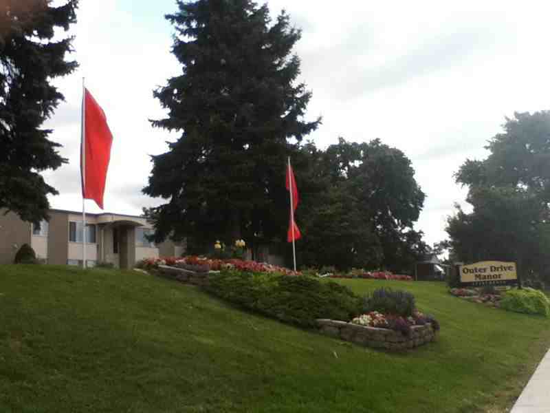 Outer Drive Manor - Photo 2 of 19