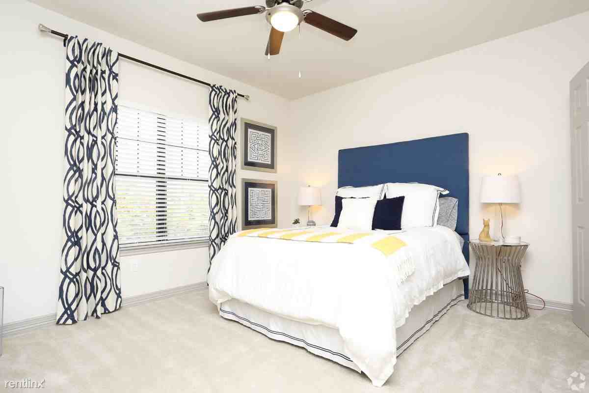 1100 W 51st St - Photo 3 of 4