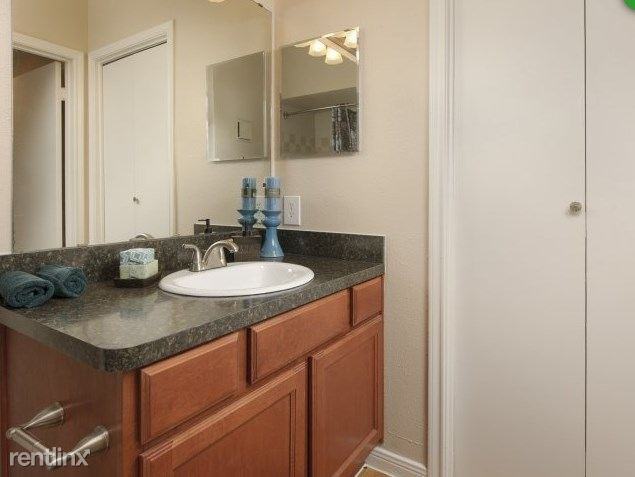 15700 Lexington Blvd - Photo 2 of 7