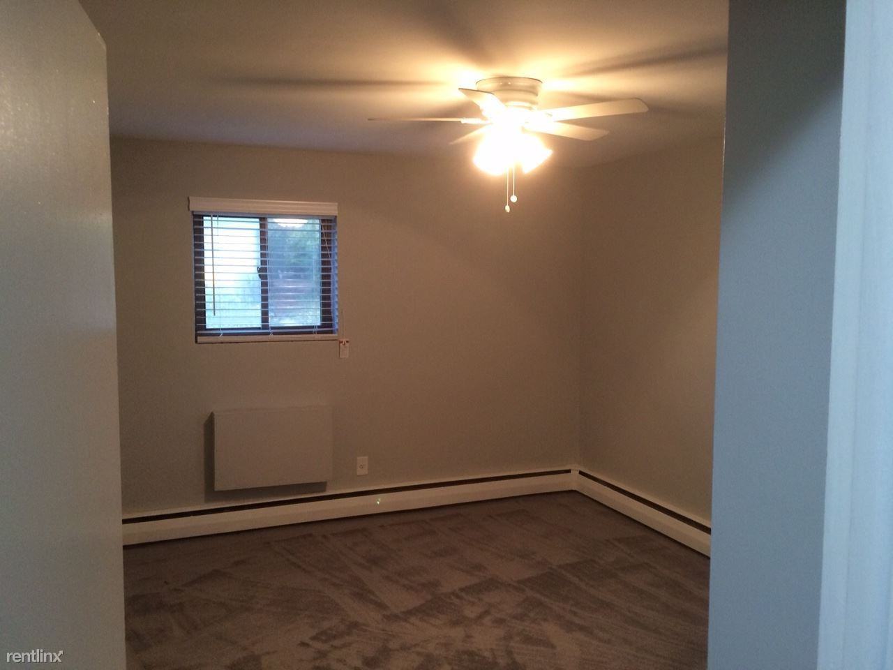 Park Manor Apts - Photo 2 of 11