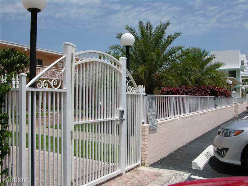 4228 N Ocean Dr - Photo 3 of 7