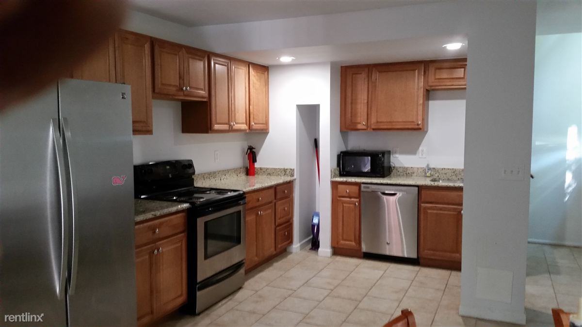 1130 S Forest Ave - Photo 3 of 5