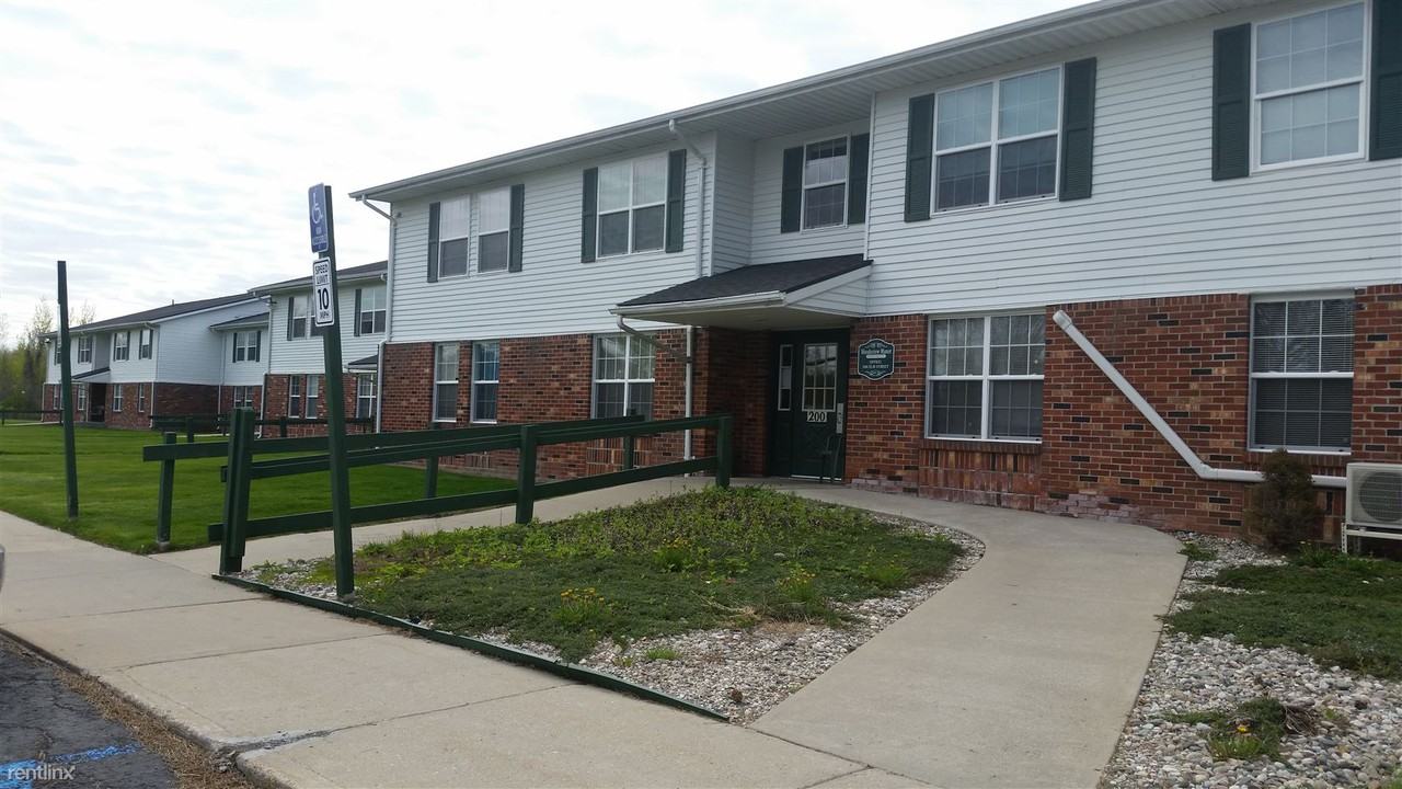 Woodsview Manor Apartments - Photo 2 of 7