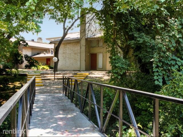 Oltorf and Congress - Photo 3 of 13