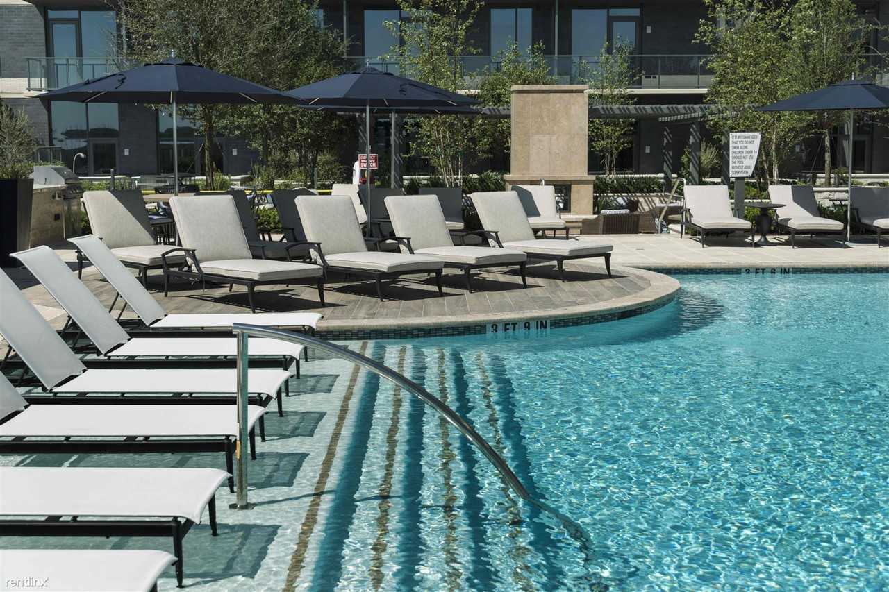 Lakeside Lakeview Luxury Living - Photo 3 of 17