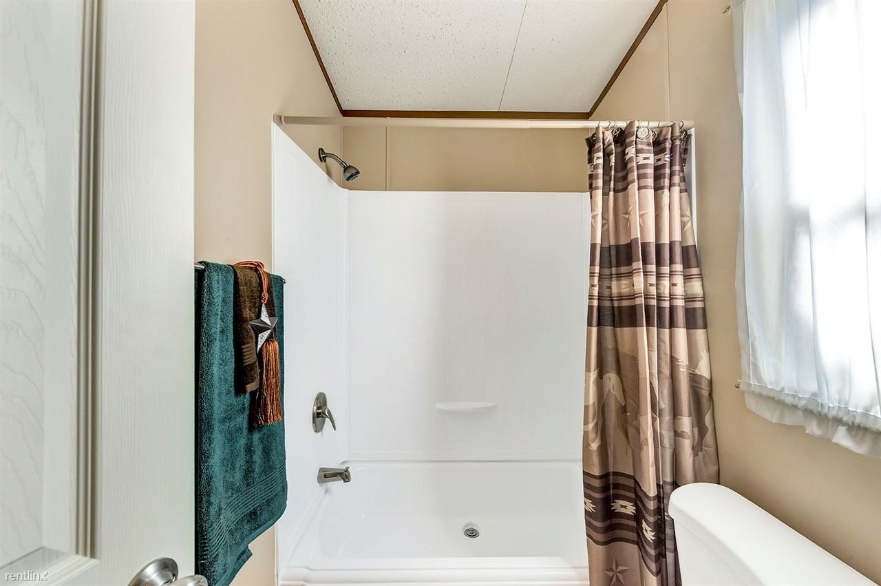 Oakridge & Lockett Station - Photo 3 of 9