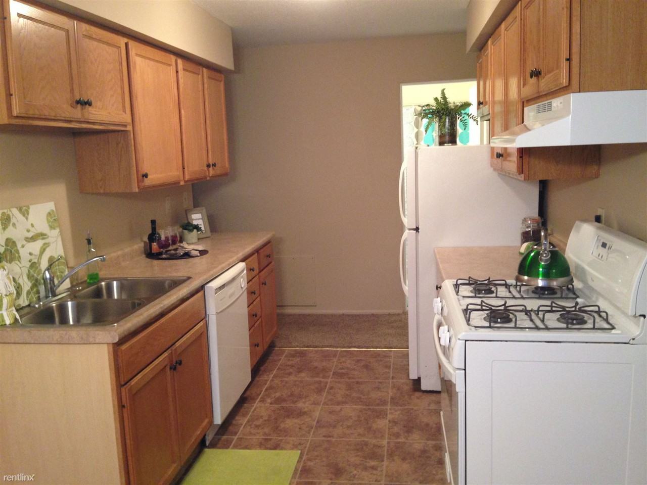 Lamplighter Village Apartments - Photo 2 of 18