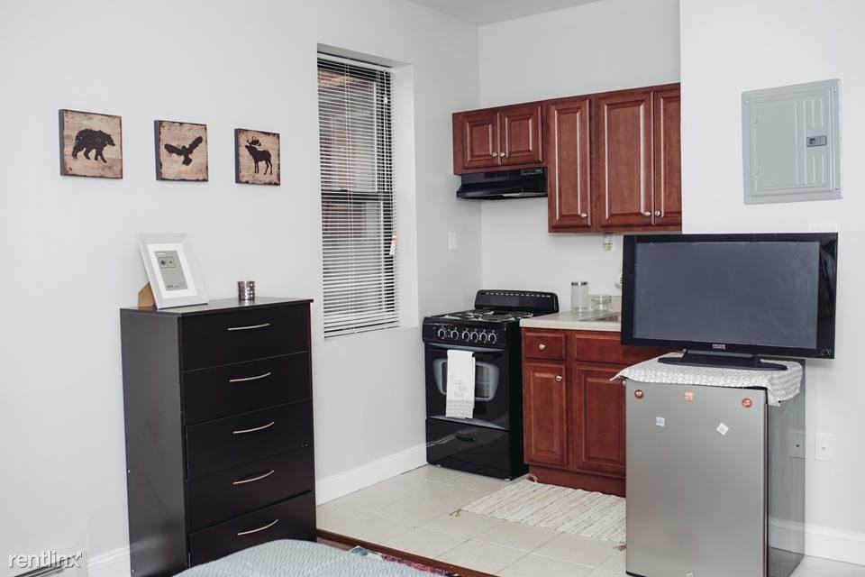 18 Summit Street Apartments - Photo 3 of 11