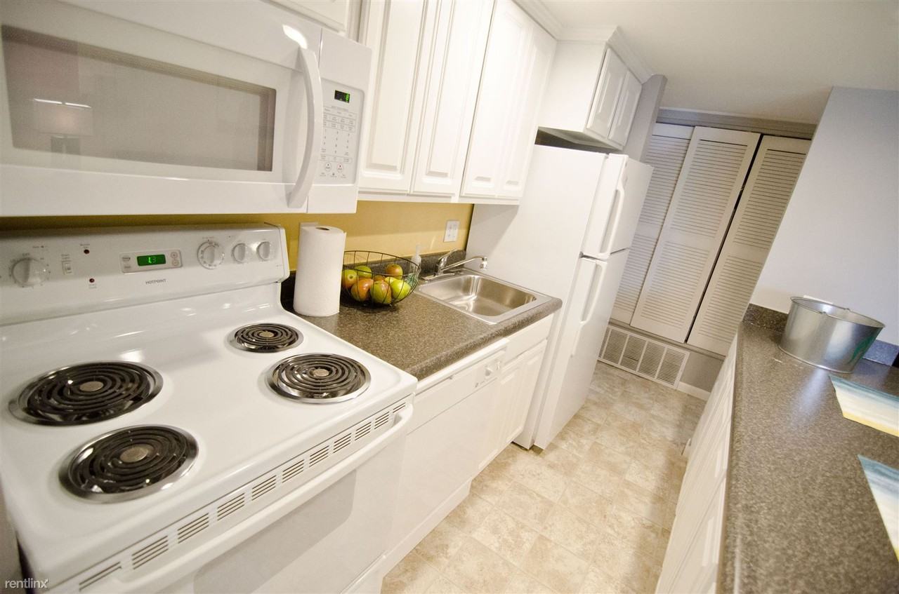 Campus Hill Apartments - Photo 2 of 25