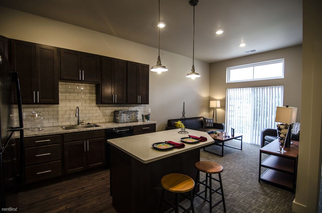 300 Grand Apartments - Photo 2 of 34