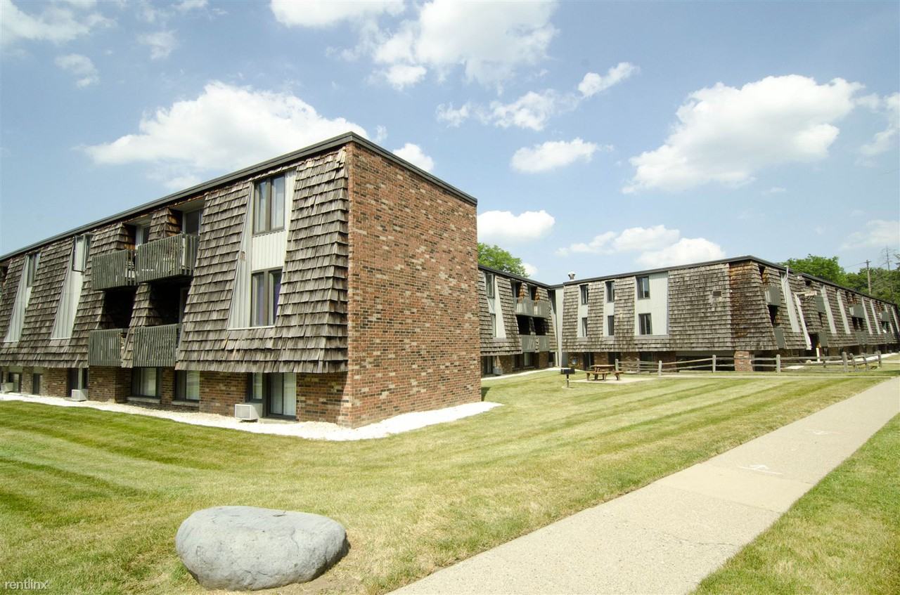 University Villa Apartments - Photo 2 of 13