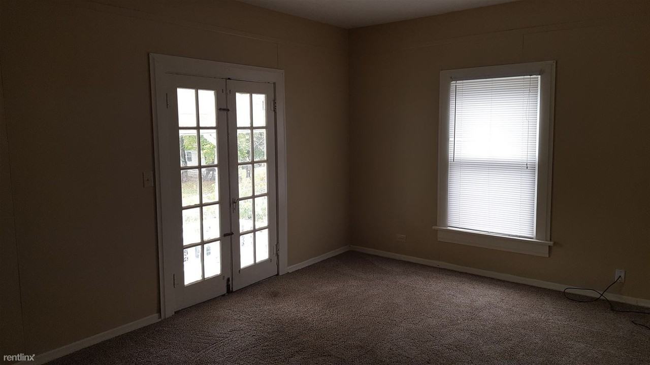 1925 N Market St - Photo 2 of 4