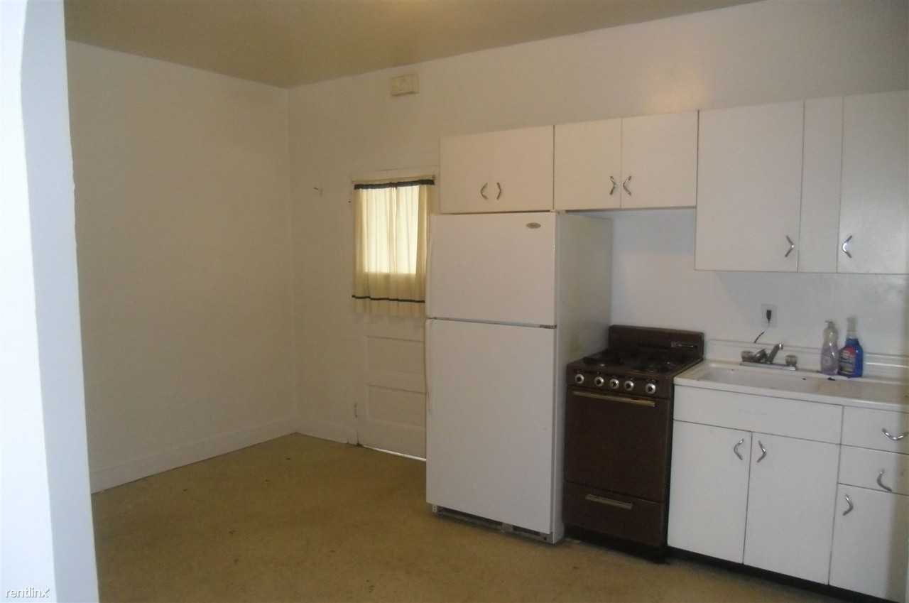 201 Robinson St - Photo 2 of 6